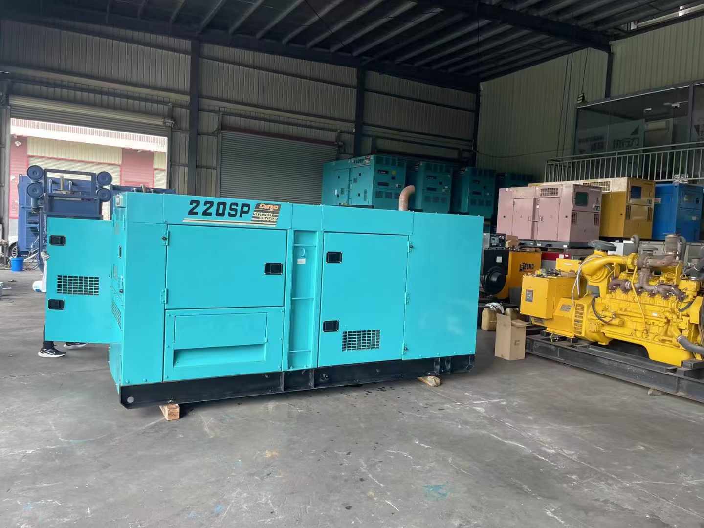 乐东800kW 柴油发电机的输出电流波动范围是多少？
