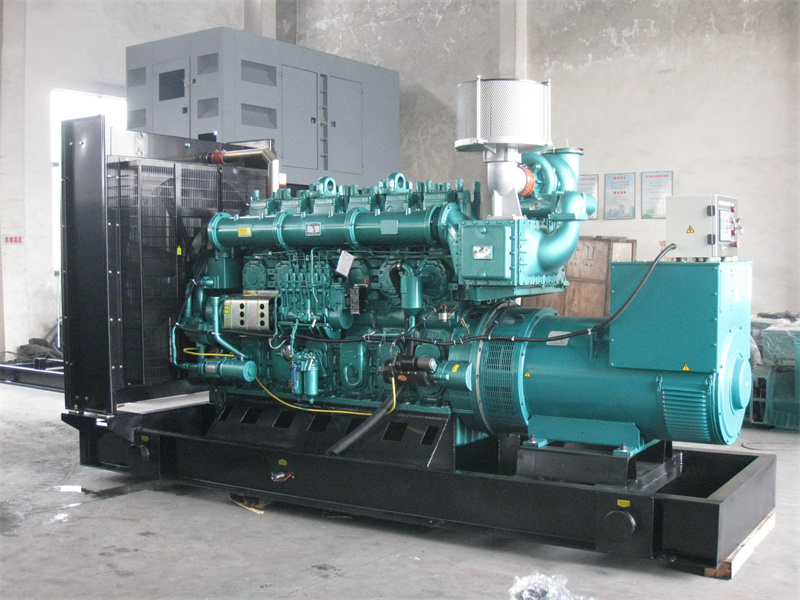 乐东200KW 柴油发电机的油耗是多少？