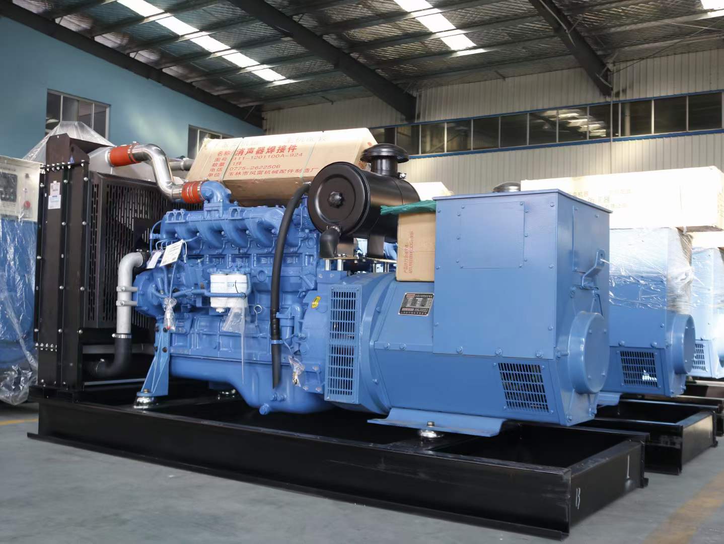 乐东柴油发电机组空气滤清器多久需要更换一次？